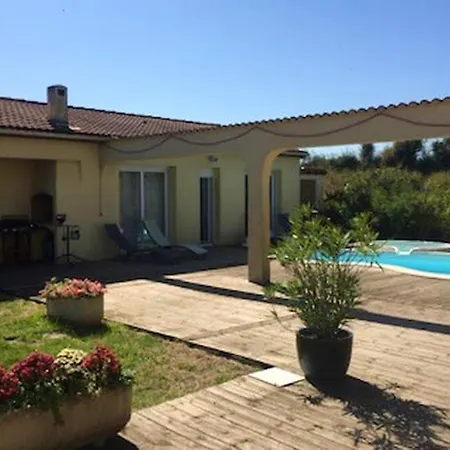 D'une Avec Piscine Privee Jardin Clos Et Wifi A Villa